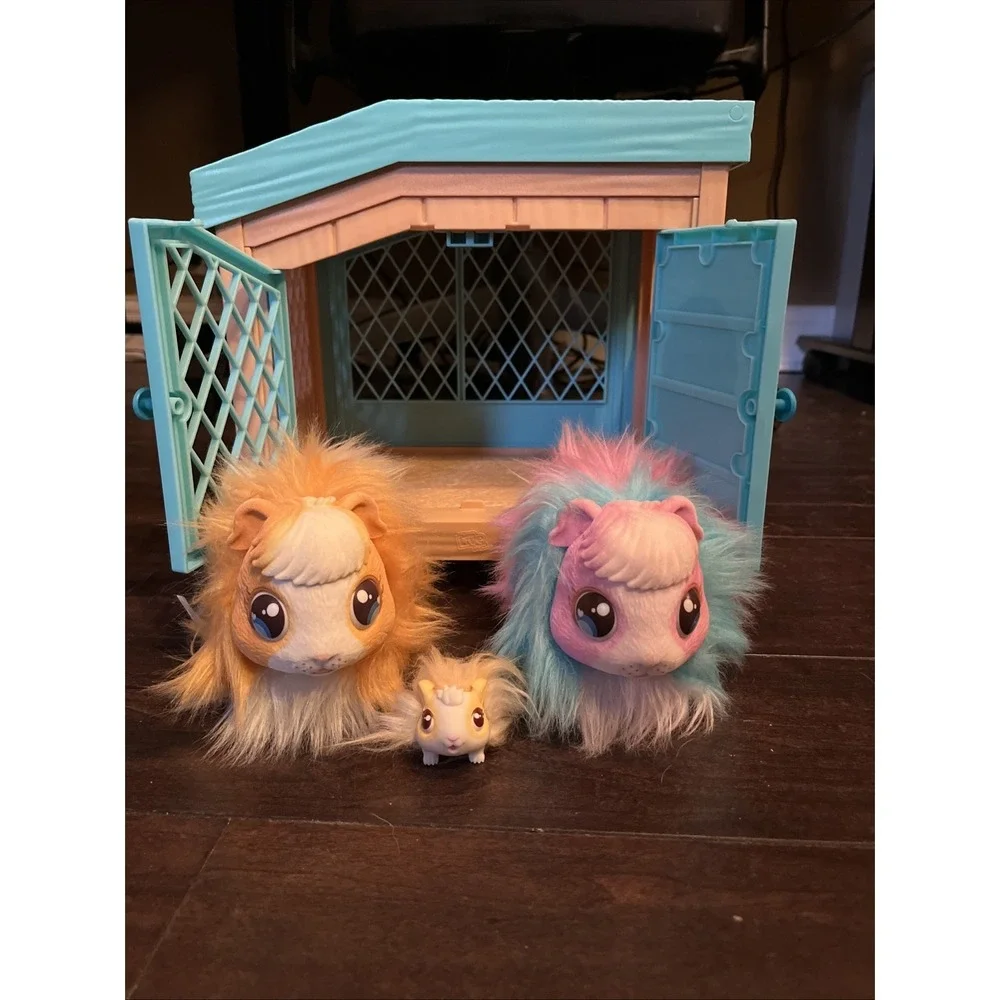 Little Live Pets Mama Surprise Guinea Pig Cage & 3 Guinea Pigs. Lights Up Works